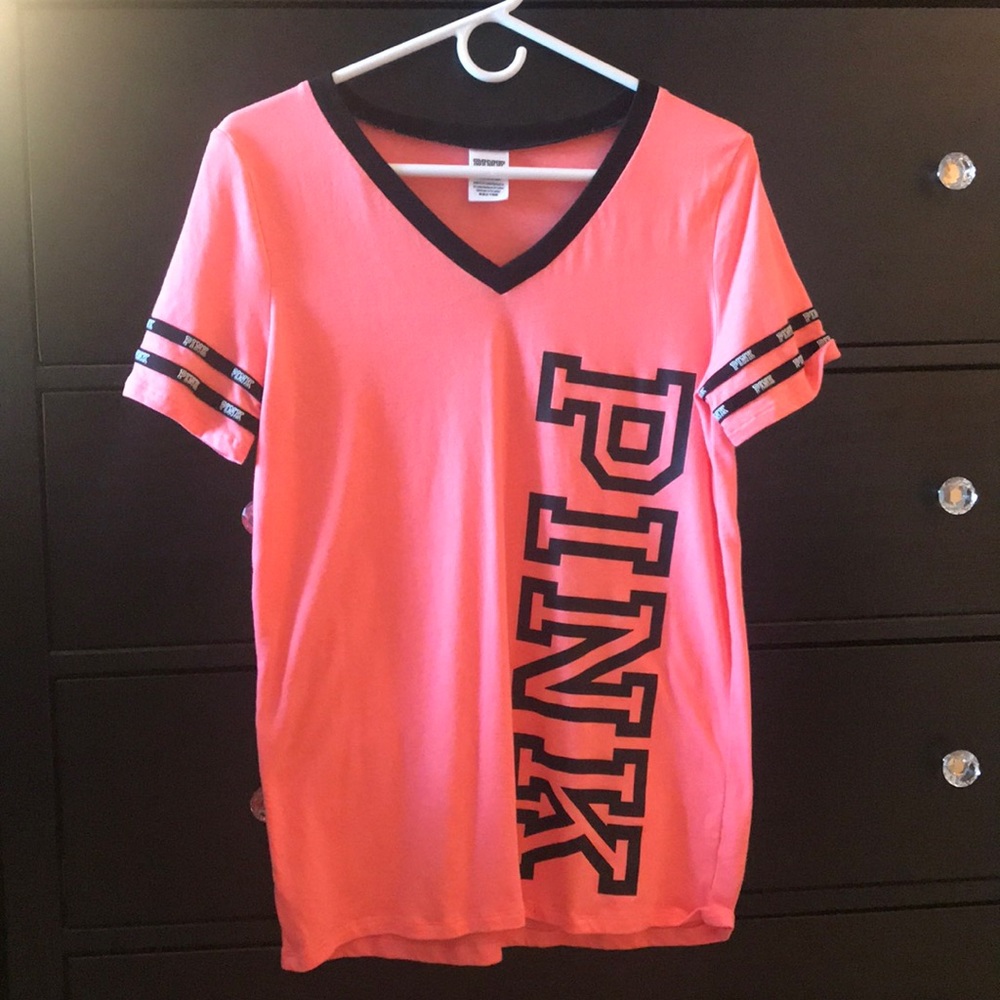✳️NWOT✳️VS PINK T-Shirt